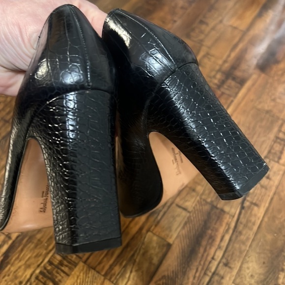 Salvatore Ferragamo Heels Black Crocodile Embossed Patent Leather Almond Toe 7 - Picture 3 of 12